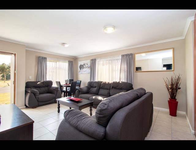 3 BEDROOM TOWNHOUSE FOR SALE IN VIKING VILLAGE